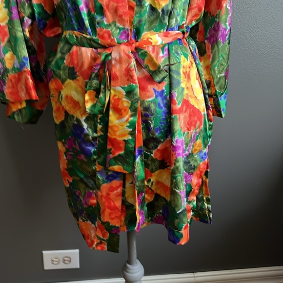 Gold Label Victoria’s Secret Satin Floral Robe - Picture 5 of 15